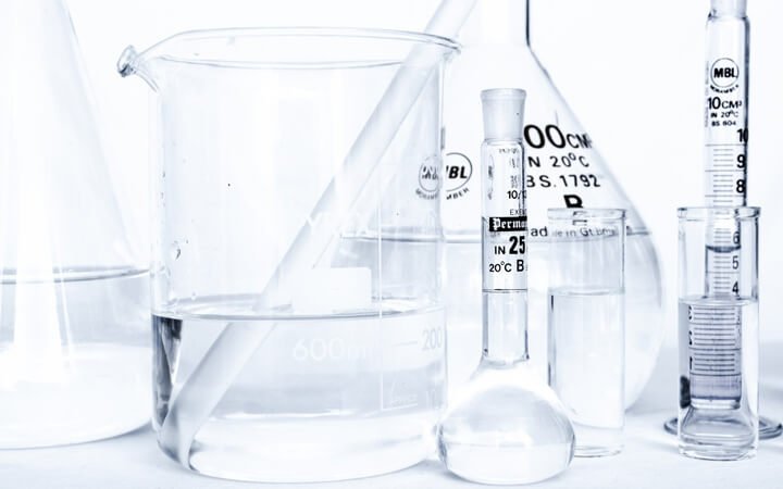 BIOCBG-Bio-Hanföl-Extrakt-8 Alkohol Extraktion image shows different lab equipment.